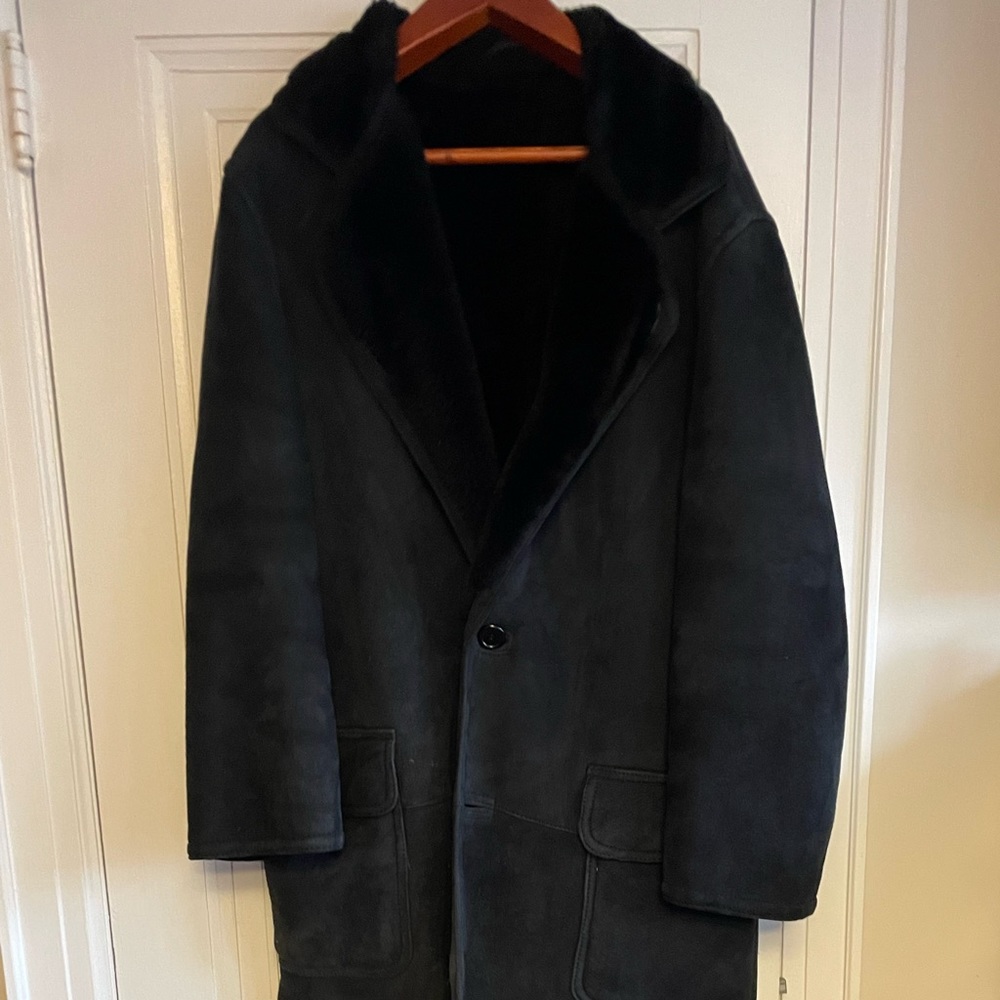 Burberry’s deep navy vintage 100% wool coat (men’s L)